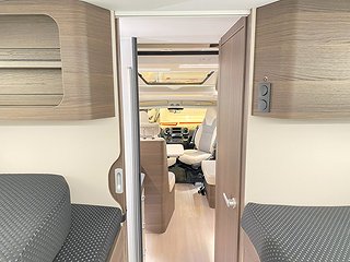 Husbil-halvintegrerad Adria Matrix Supreme 670 SL 20 av 31