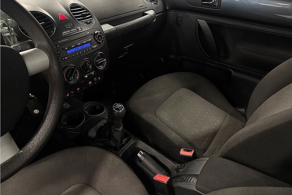 Volkswagen Beetle NEW BEETLE 1,6 NYSERVAD, 3 brukare