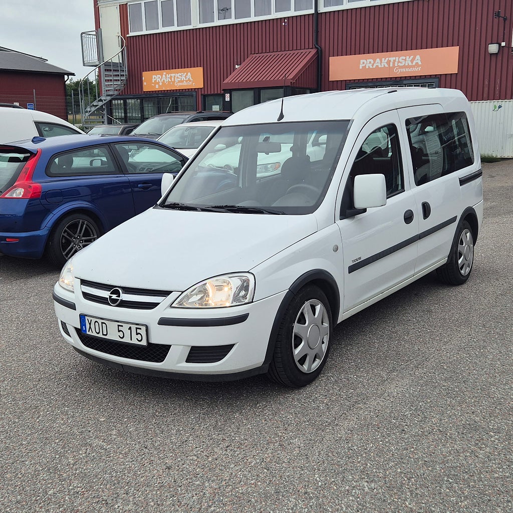 Opel Combo 1.6 CNG 5 sits vinterhjul 