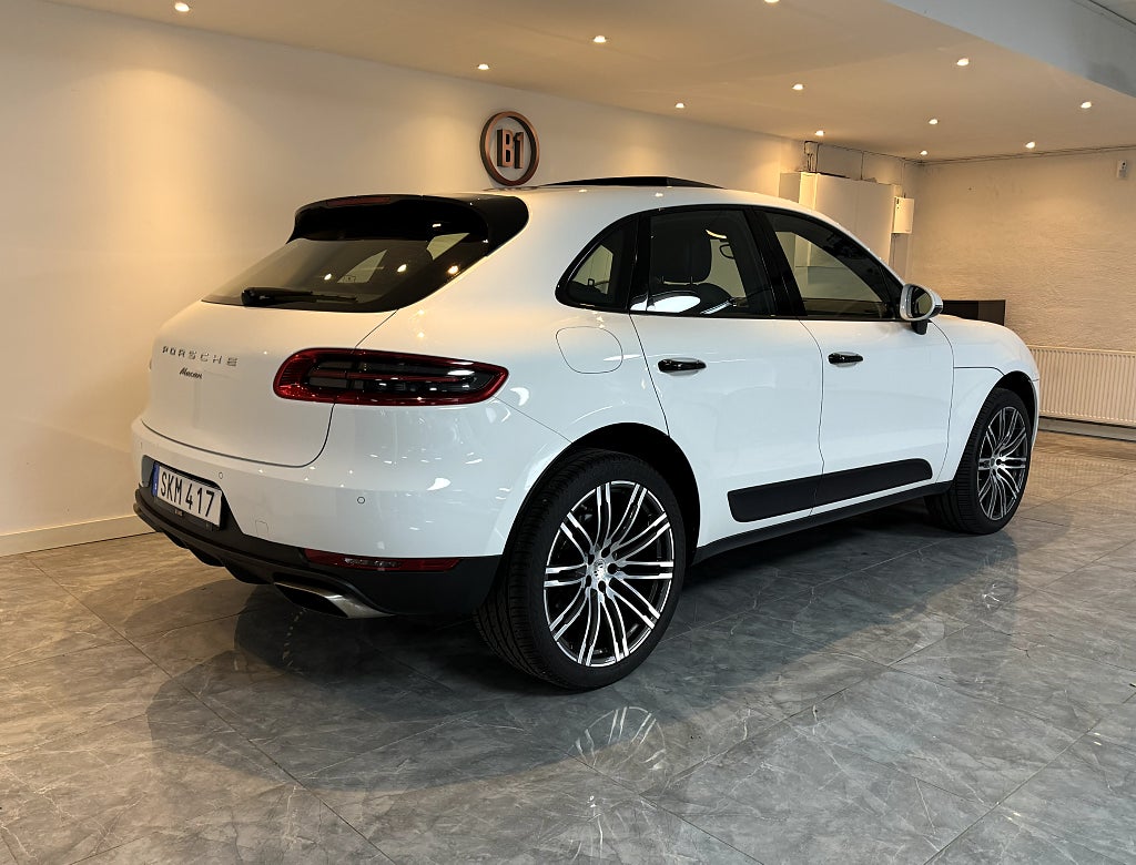 Porsche Macan PDK BASE 252HK PANO SKINN VÄRMARE FULLSERVAD 21" 1-ÄGAR