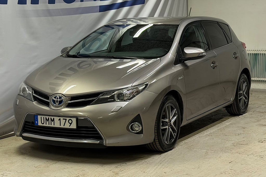 Toyota Auris Hybrid e-CVT Edition Feel besiktigad