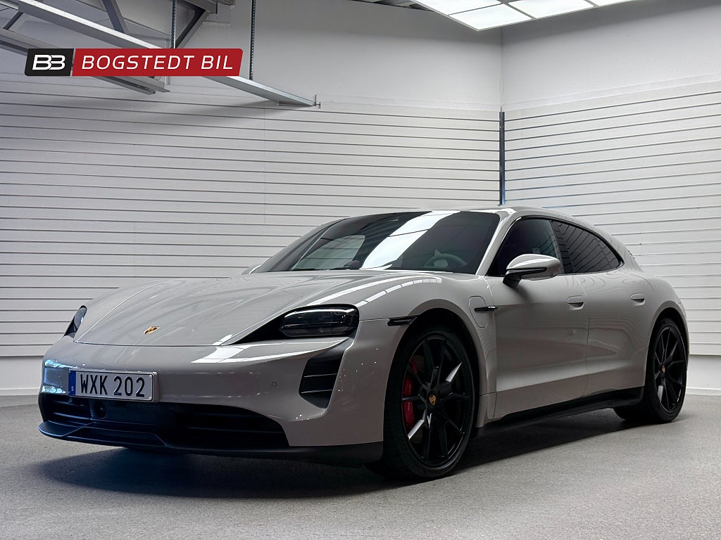 Porsche Taycan GTS Sport Turismo | Kolfiberpaket | 18-vägs | Race-Tex