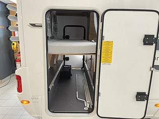 Husbil-alkov Adria CORAL XL 670 DK 9 av 29