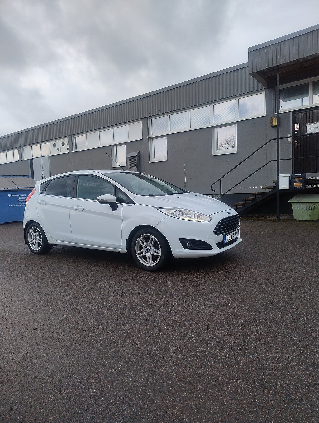 Ford Fiesta 5-dörrar 1.0 Titanium Euro 5.Nya sommar däck.Ny besikt