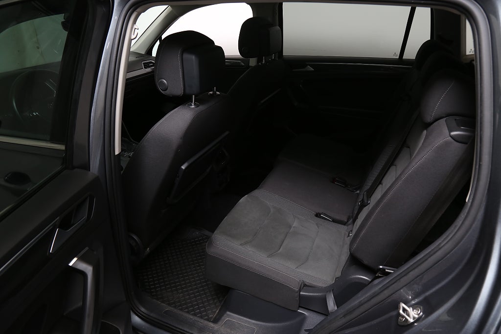 Volkswagen Tiguan Allspace 2,0 TDI 200hk 4M R-Line 7-sätes Värmare Drag 2021