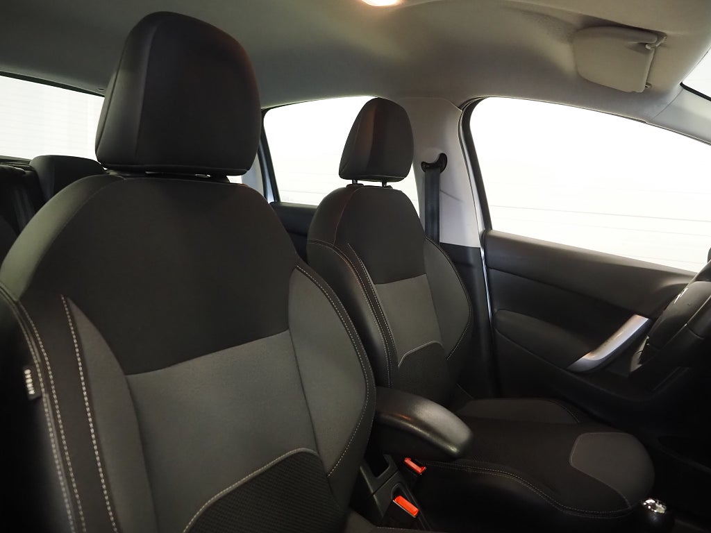 Citroën C3 1.2 VTi 82hk Motorvärmare P-Sensorer Kamrem bytt