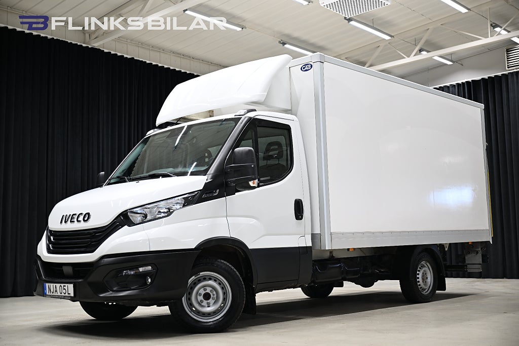 Iveco Daily 136HK Automat|Volymskåp|Bakgavellyft|Sidodörr|Lågmil