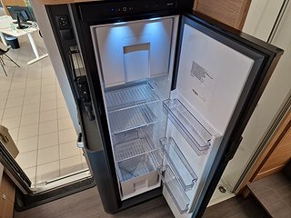 Husbil-halvintegrerad Adria CORAL 670 DL 26 av 36