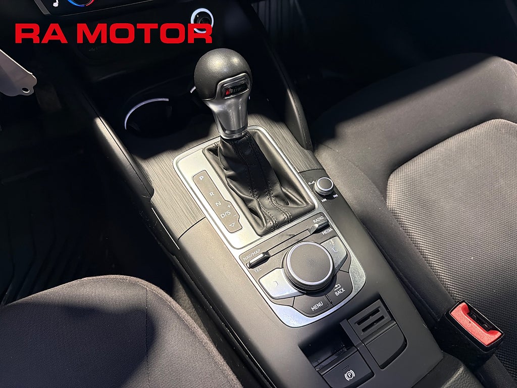 Audi A3 1.5 TFSI 150hk COD S Tronic |Adaptiv|P-sensor|Carplay| 2018