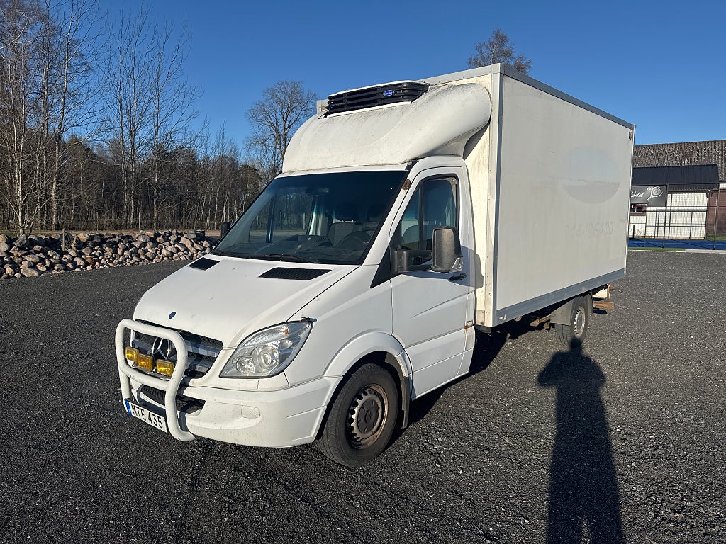 Mercedes-Benz Sprinter 319 CDi Volymskåp 3.0 V6 Aut Kylskåp Baklyft 3-sits