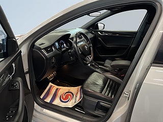 Skoda Octavia Kombi 2.0 TDI 4×4 RS S&V-hjul/Carplay/Drag/Canton/Skinn – bild 7