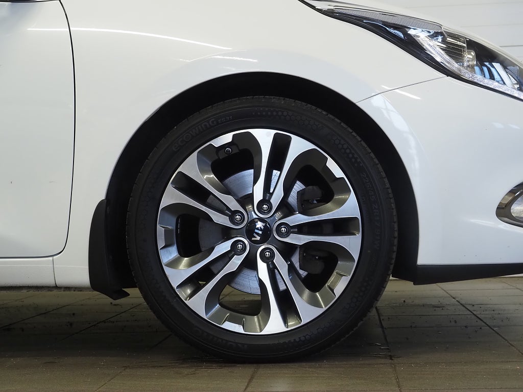 Kia Ceed _sw 1.6 CRDi 128hk Pano Kamera Navi Drag El-Stol M-Värm 2015