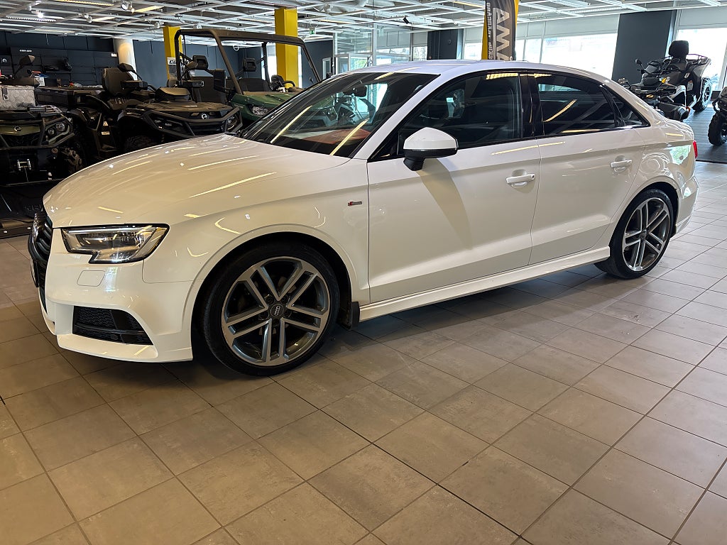 Audi A3 Sedan 1.4 TFSI S-Line/Motorvärmare