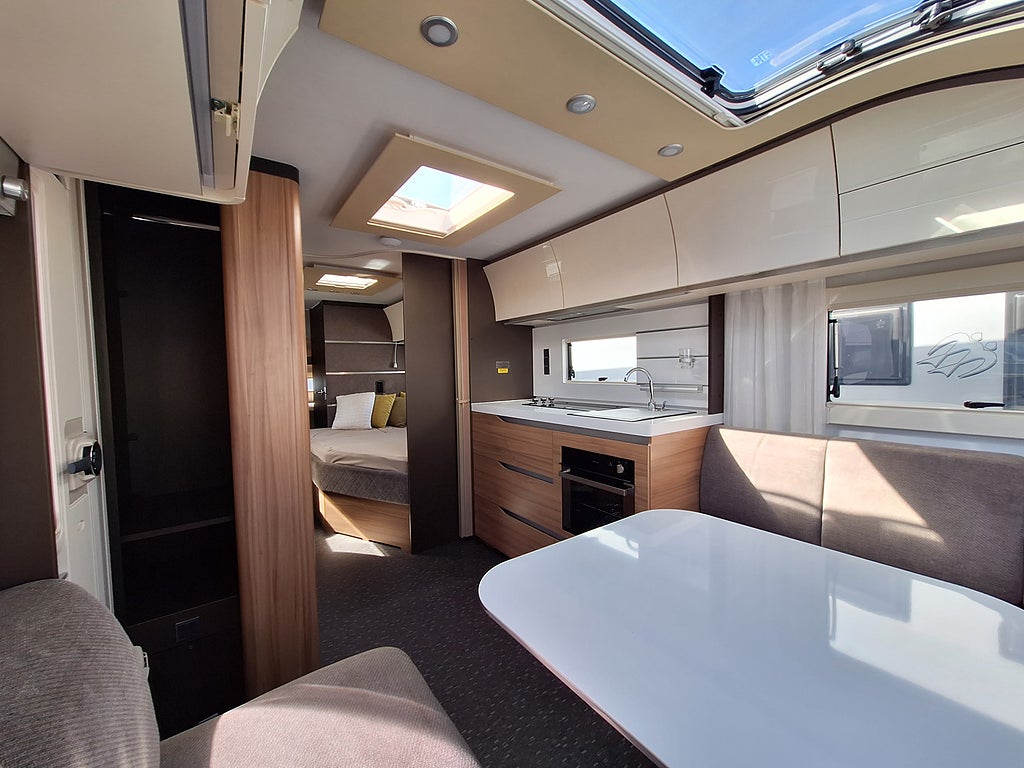 Adria Alpina 663 UK Barnkammare: 3 Bäddar