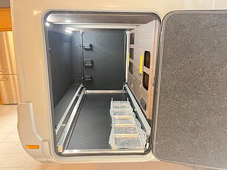 Husbil-halvintegrerad Adria MATRIX SUPREME 670 DL 10 av 28