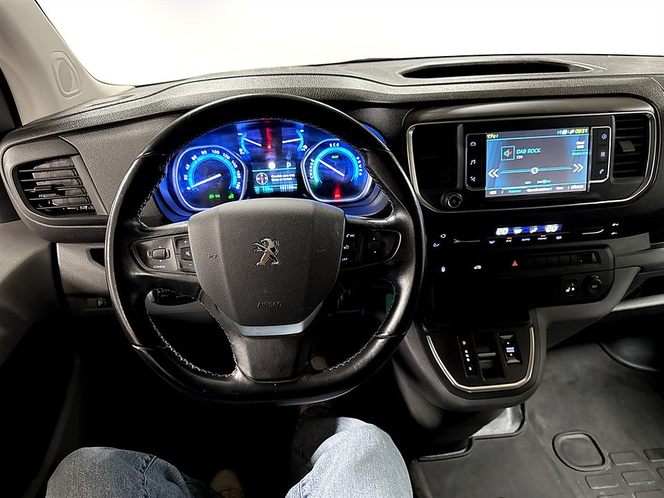 Bild på Peugeot e-Expert PRO+ 75kWh 136hk Aut L2 B-KAMERA CARPLAY