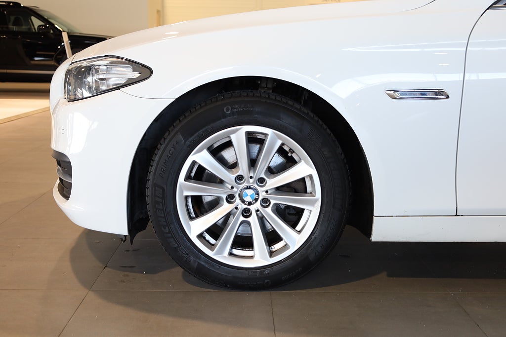 BMW 520 d Touring Aut Drag PDC Connected Blåtand Rattvärme 2016
