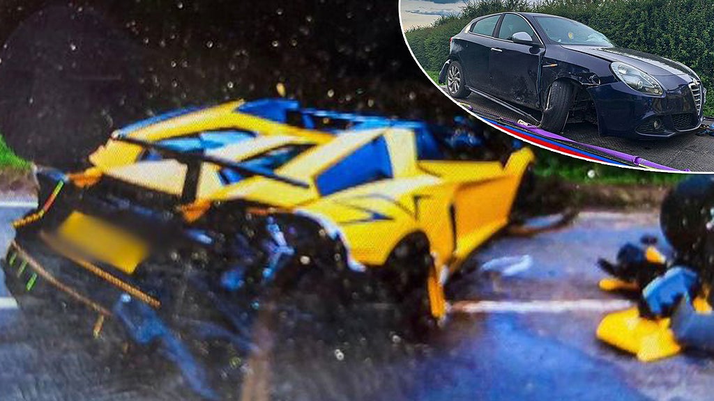 Den kraschade Lamborghinin och kvinnans Alfa Romeo i hörnet.