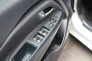 Halvkombi Kia Rio 9 av 23