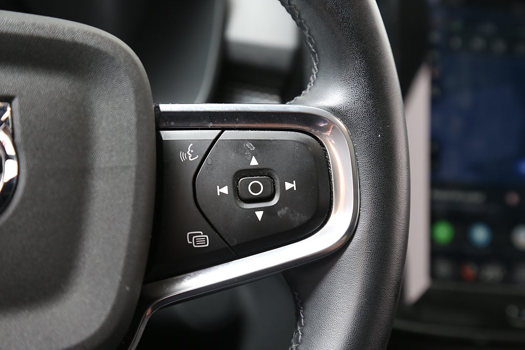 Volvo XC40 Recharge Twin Pro P8 AWD 360° H/K Pano Skinn 20" Drag 2022