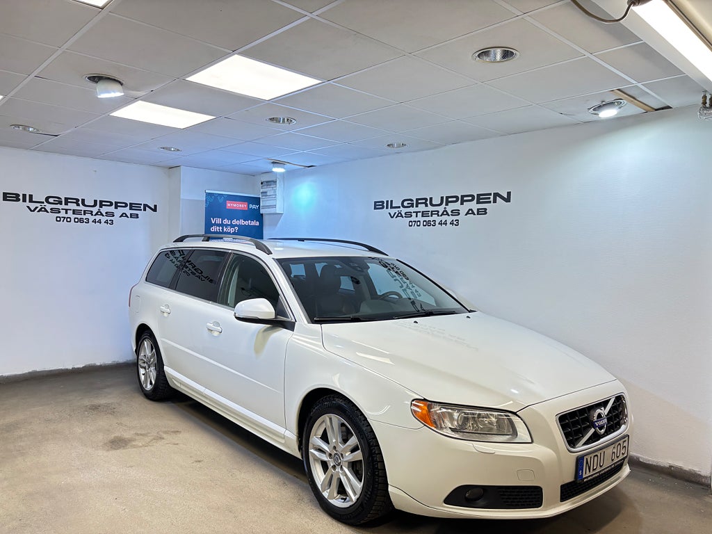 Volvo V70 D4 AWD Momentum / Drag / P-Sens / Ny Serv / 1 Ägare