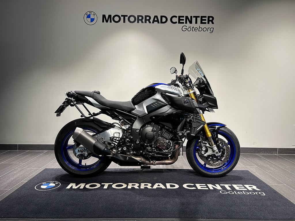 Yamaha MT-10 SP / Justerbara Fotpinnar & Regalge/ Sidoväskor / Hög ruta