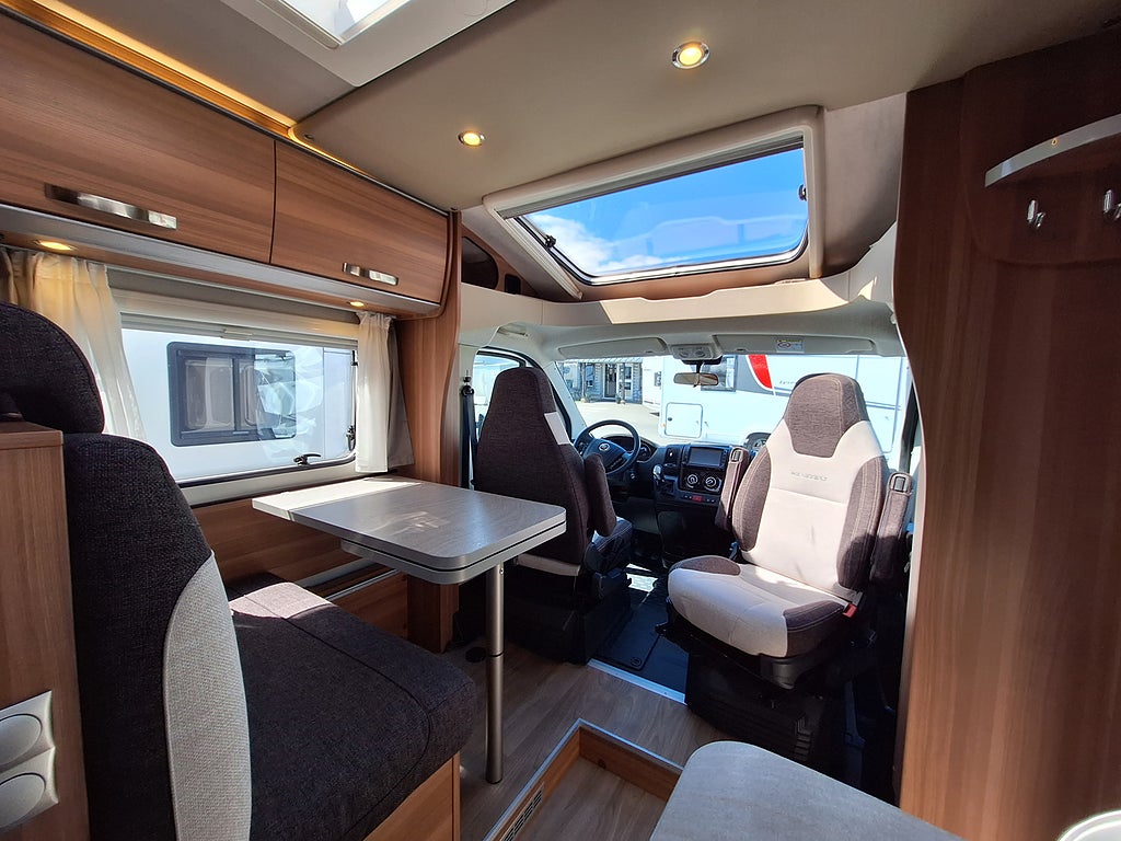Weinsberg Caraloft Edition Scandic 600 MF Dubbelbädd, Automat, Solcell, Si