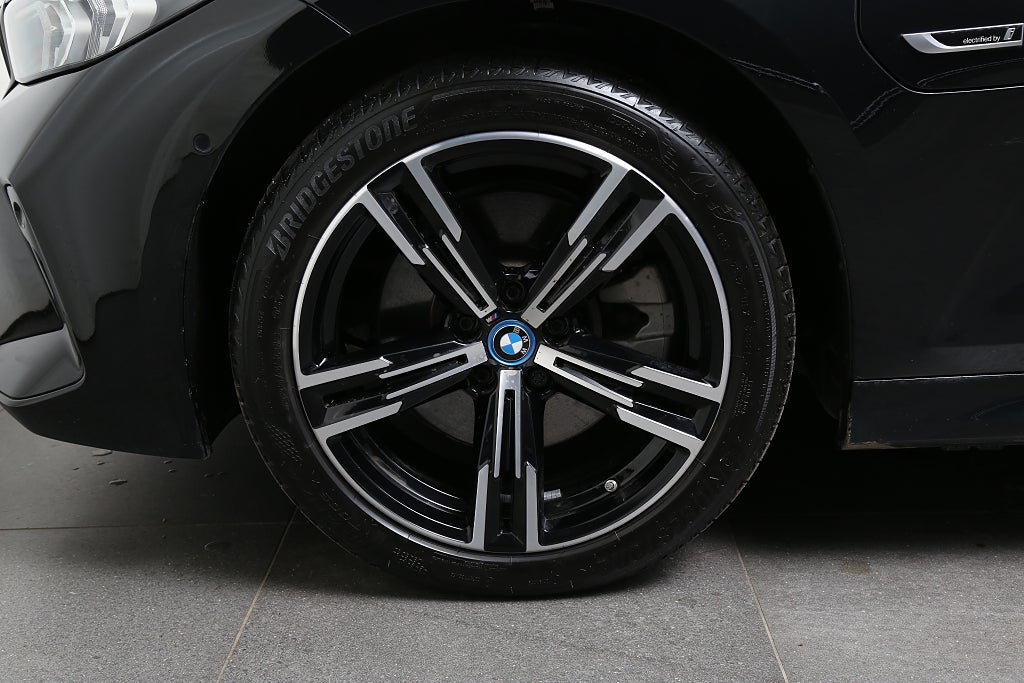 BMW 330e xDrive Touring M-Sport Aut Drag HiFi Aktiv Farth. 2023