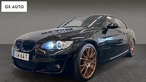 BMW 330d är utrustad med både comfort- och M Sportpaketet. 