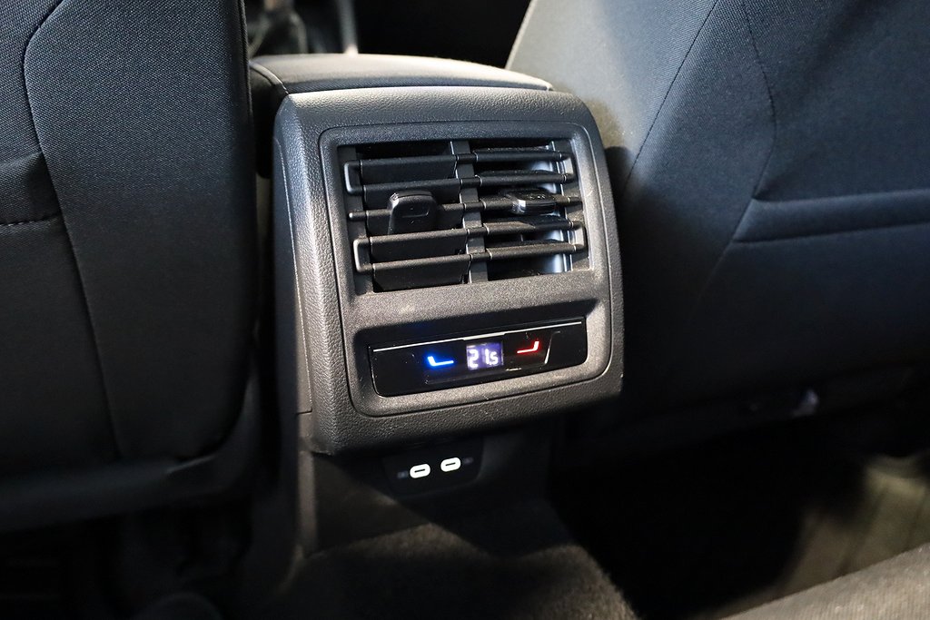 Volkswagen Golf 1,0 TSI 110HK P-Värmare Dragkrok Kamera 2022