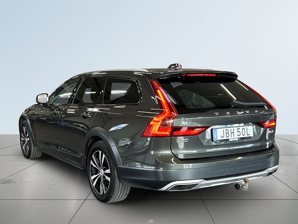 Volvo V90 Cross Country D4 AWD Momentum S&V-hjul/360kam/Dvärm/Keyless/Carplay