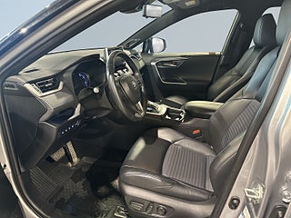 Toyota RAV4 Hybrid AWD Drag 360° JBL Skinn Mvärm SoV