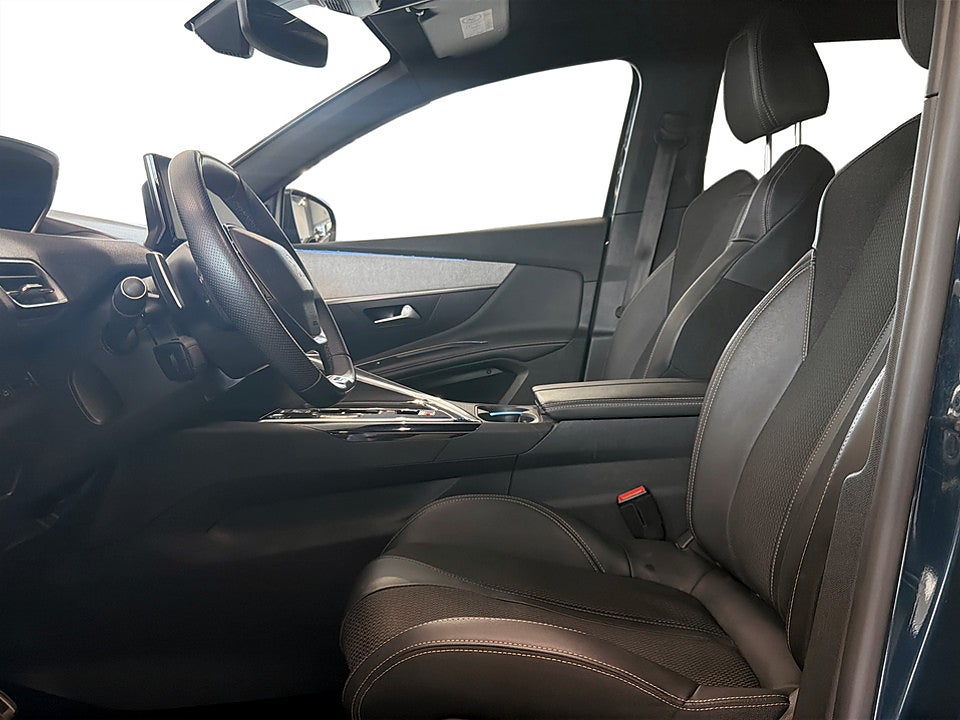 Bild på Peugeot 3008 GT 1.2 PT 130hk Aut B-KAMERA CARPLAY