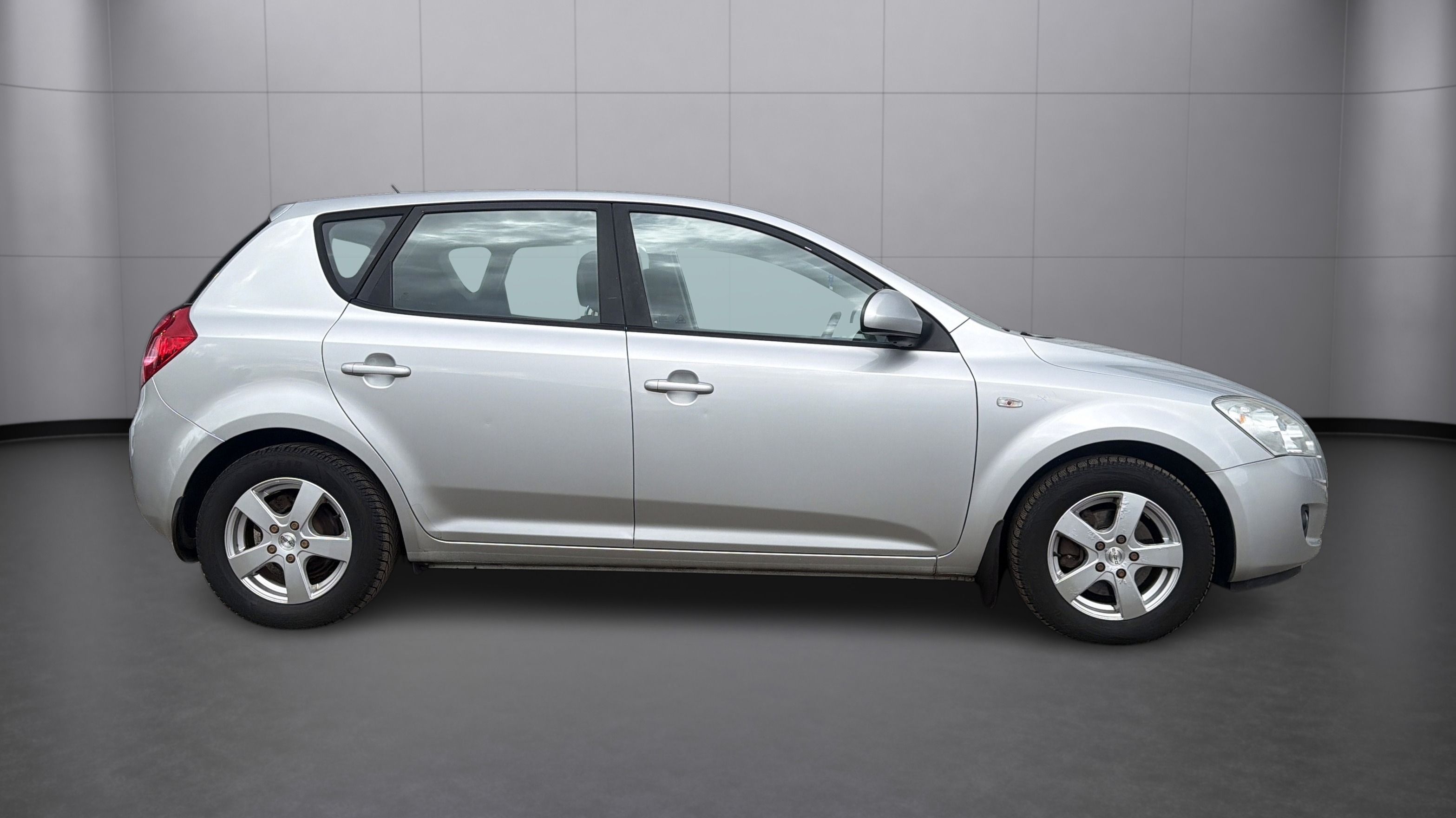 Kia Ceed cee'd 1.6 CVVT Manuell Euro 4 2009, bild 2/10