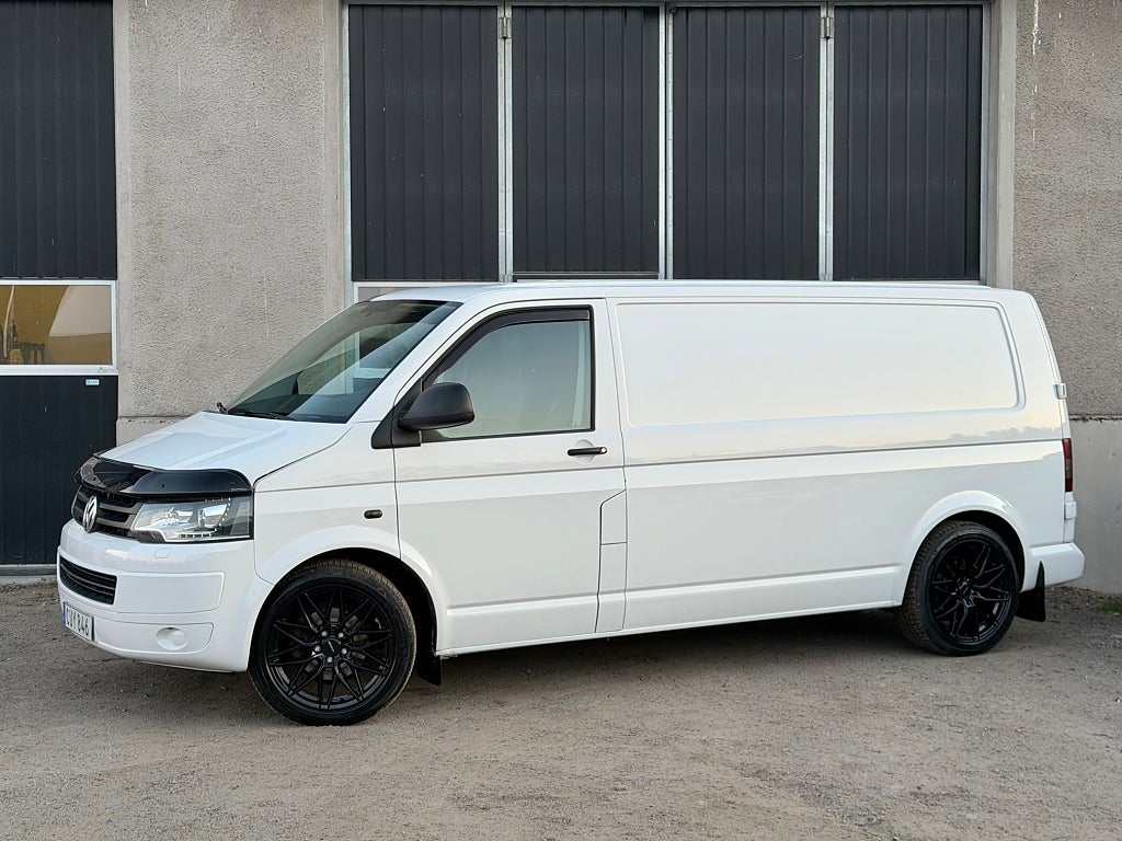 Volkswagen Transporter T30 2.0 TDI 140HK Värmare Dragkrok Led 3-Sits Lång 