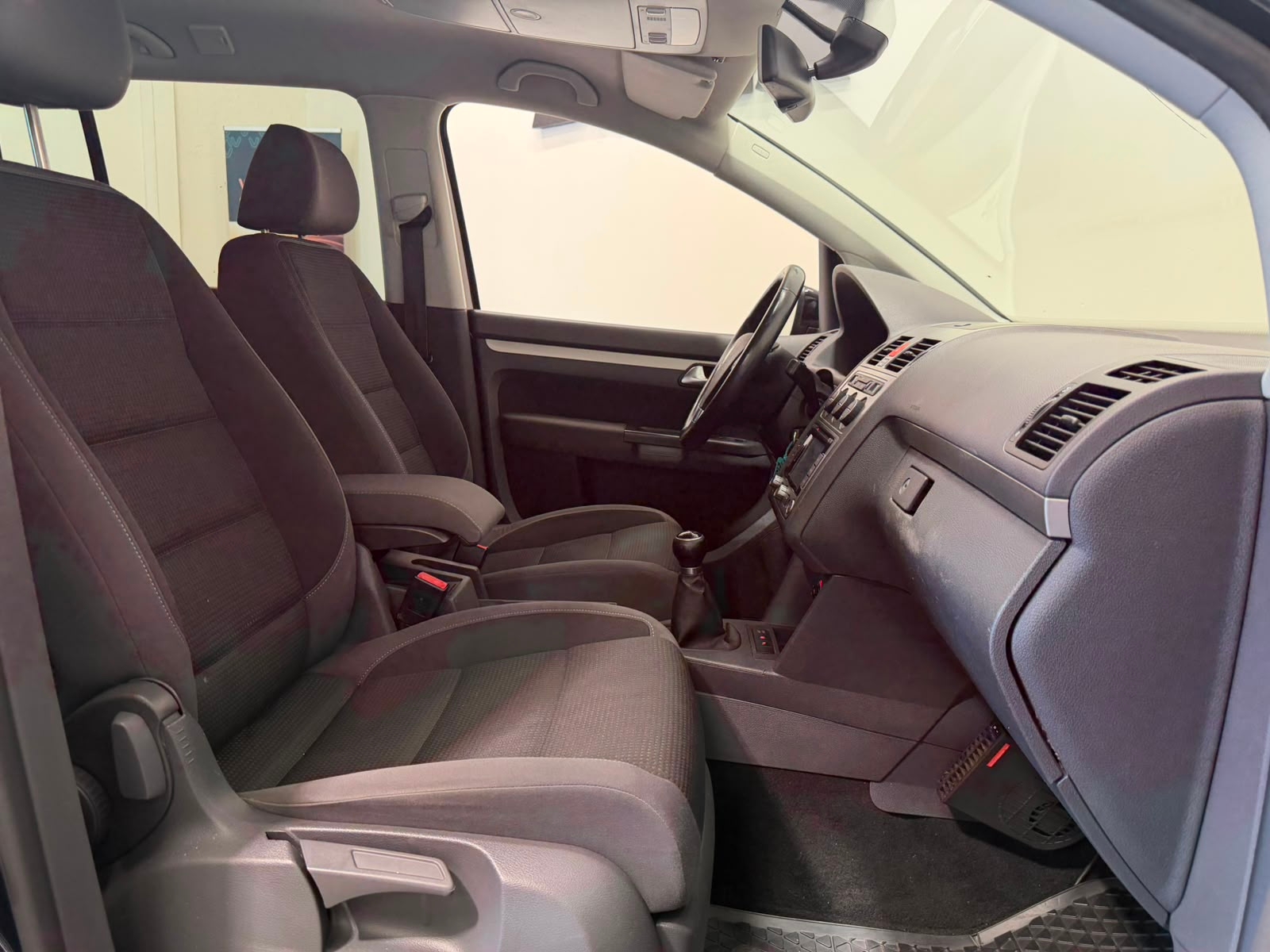 Volkswagen Touran 2010, bild 6/46
