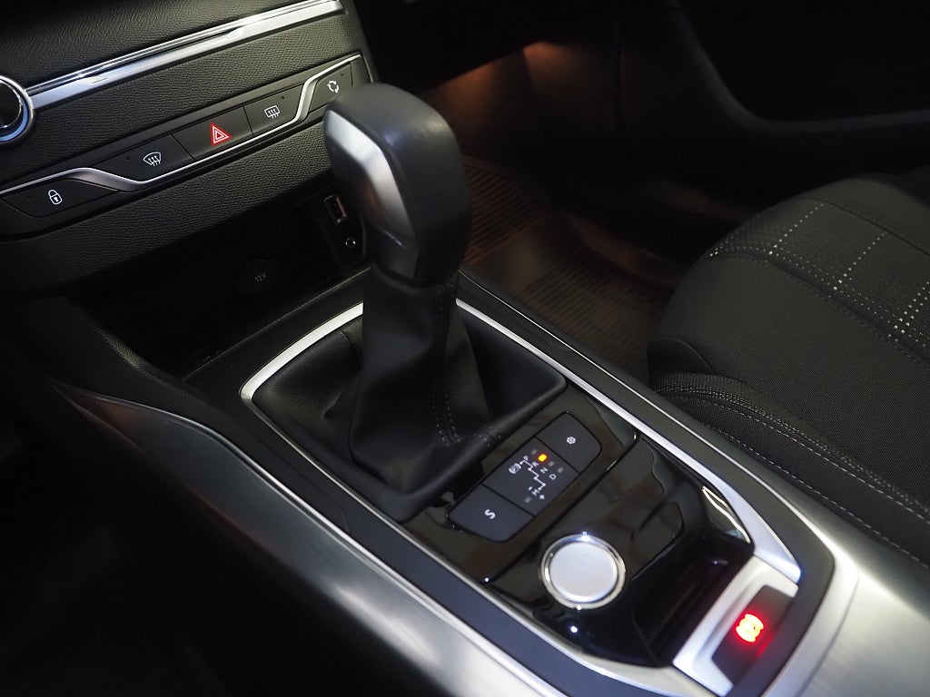 Peugeot 308 1.6 BlueHDi 120hk Automat EAT Allure P-Sensorer Navi 2017