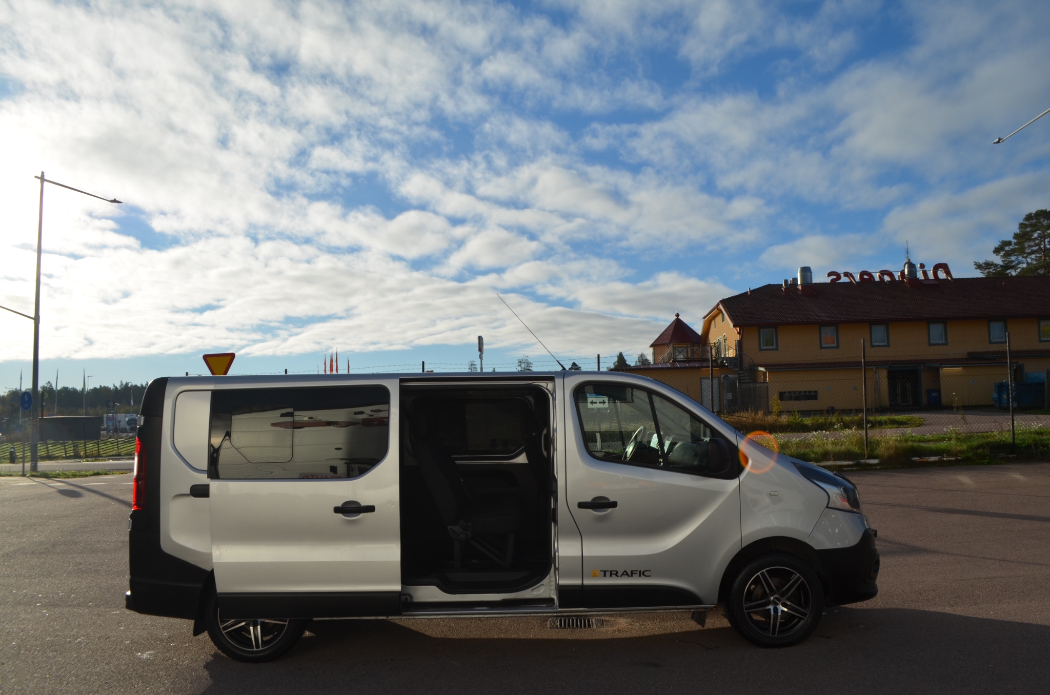 Renault Trafic 1.6 dCi 115 2015, kuva 7/10