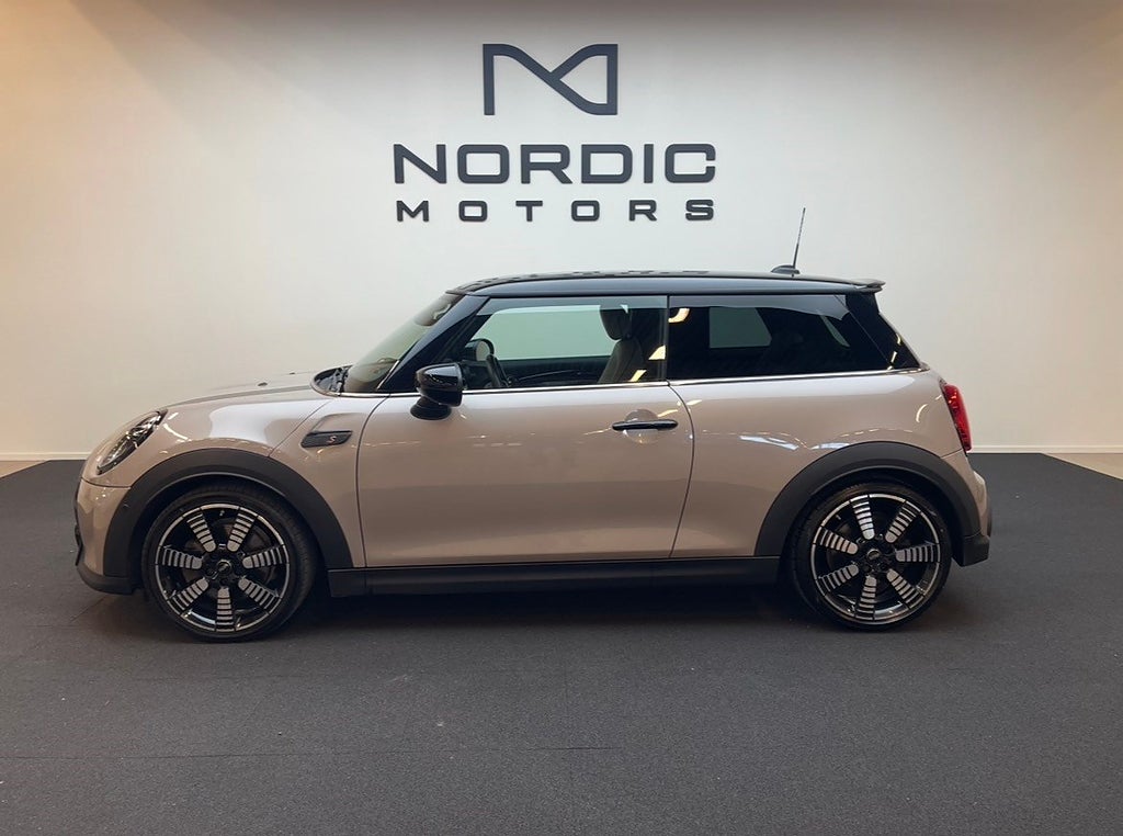 MINI Cooper S 3-dörrars 178HK/ H&K ljud/Navi/B-kamera