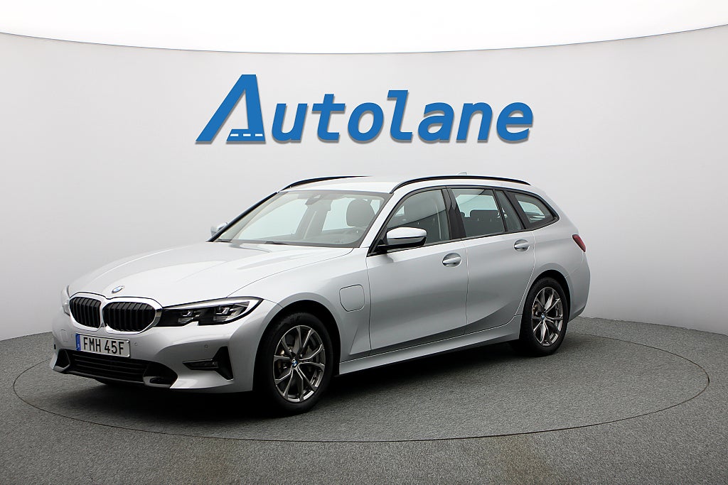 BMW 330e Touring H/K, HUD, Dragkrok 292hk