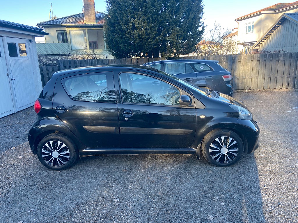 Toyota Aygo 5-dörrar 1.0 VVT-i MultiMode nybes byte/avbet 616kr/mån