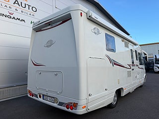 Husbil-integrerad Le Voyageur LX850 Mercedes (184HK AUT) Queensbed! ALDE! Hydrauliska stödben! 22 av 23