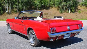 Mustangen anlände till Sverige 2016 och totalrenoverades. Foto: Bilweb Auctions