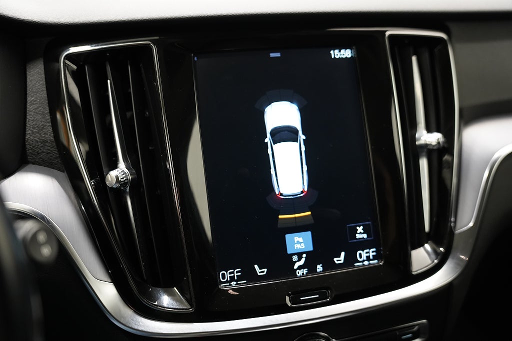 Volvo V60 Cross Country D4 AWD 190hk Momentum D-värm Drag VOC P-sens MOMS