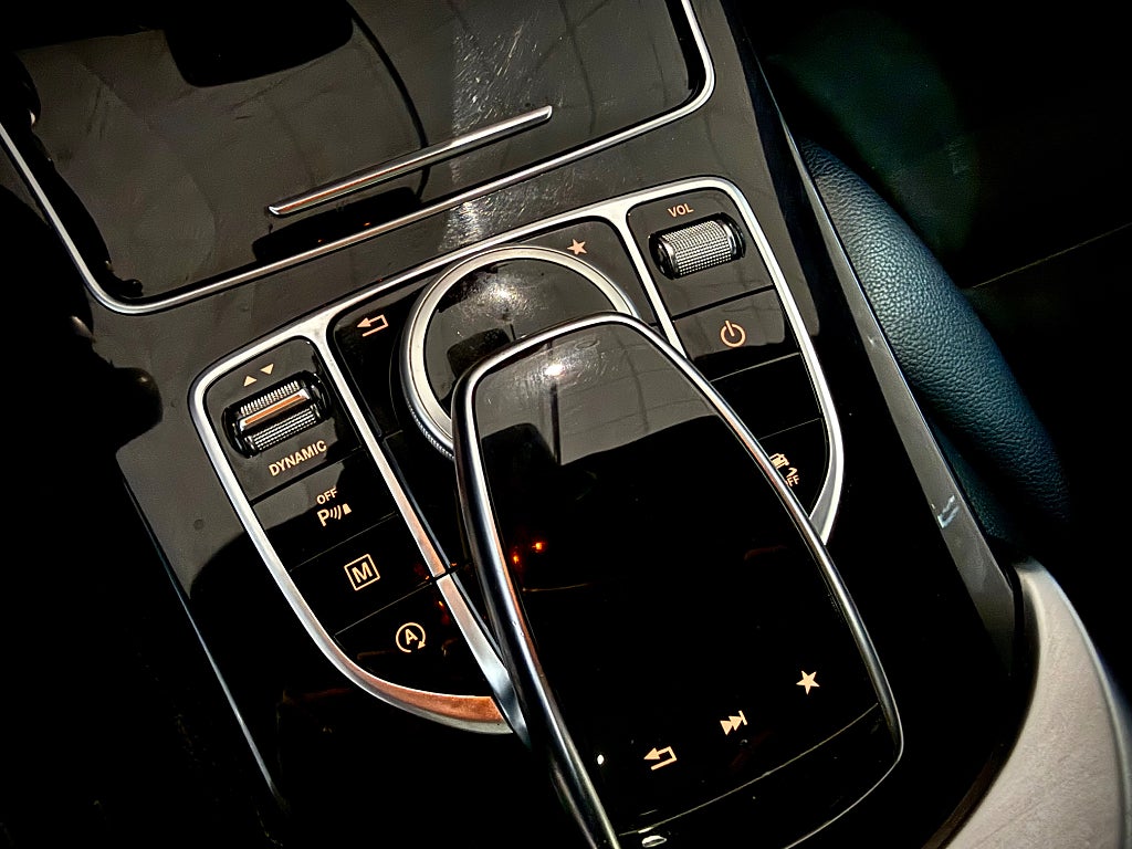 Mercedes-Benz GLC 220 d 4MATIC AMG Värmare Glastak Burmester - bild 17