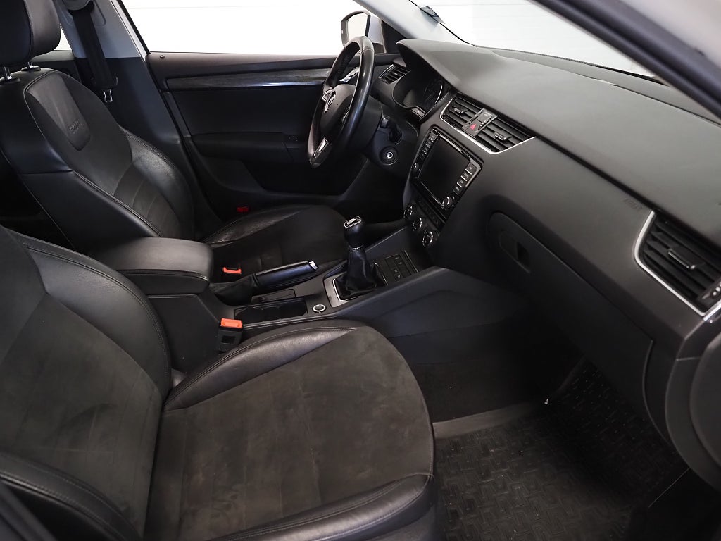 Skoda Octavia Scout 2.0 TDI 150hk 4x4 | Drag | D-värm | Navi |