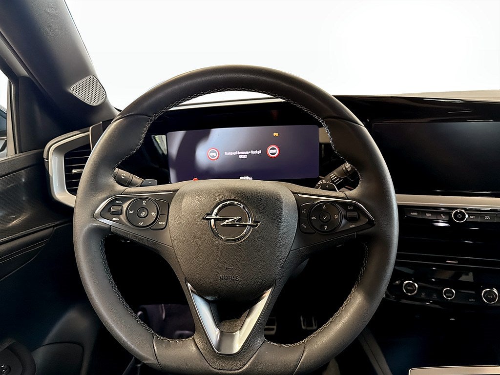 Bild på Opel Mokka Ultimate 1.2 Turbo 130hk Aut - B-KAMERA, CARPLAY