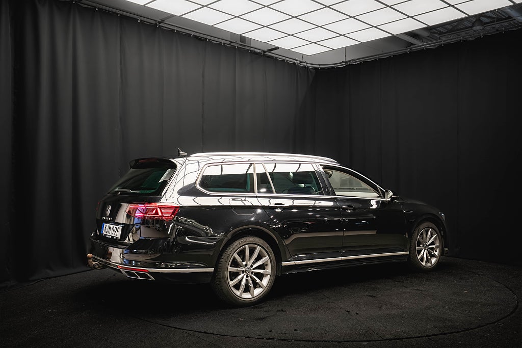 Volkswagen Passat TDI 4M R-LINE DRAG PANO MATRIX D-VÄRM 1-ÄGARE MOMS