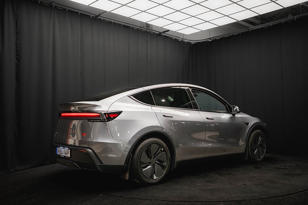 Tesla Model Y Long Range AWD LAUNCH DRAG QUICKSILVER MOMS JUNIPER