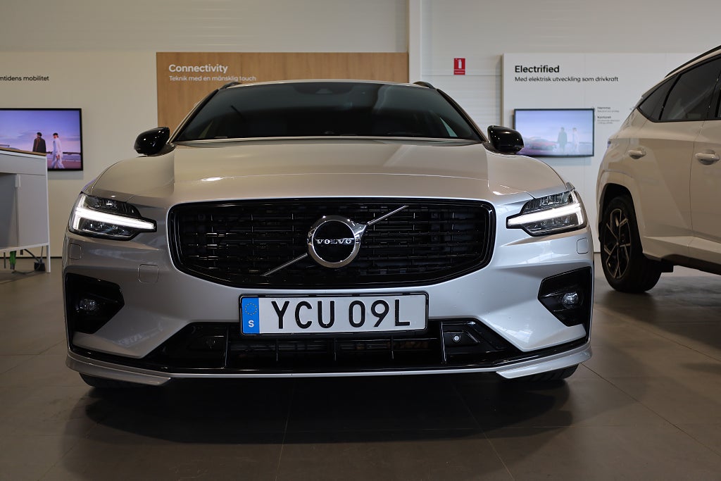 Volvo V60 B4 Geartronic R-Design B&W Navi Kamera VOC CarPlay 2021